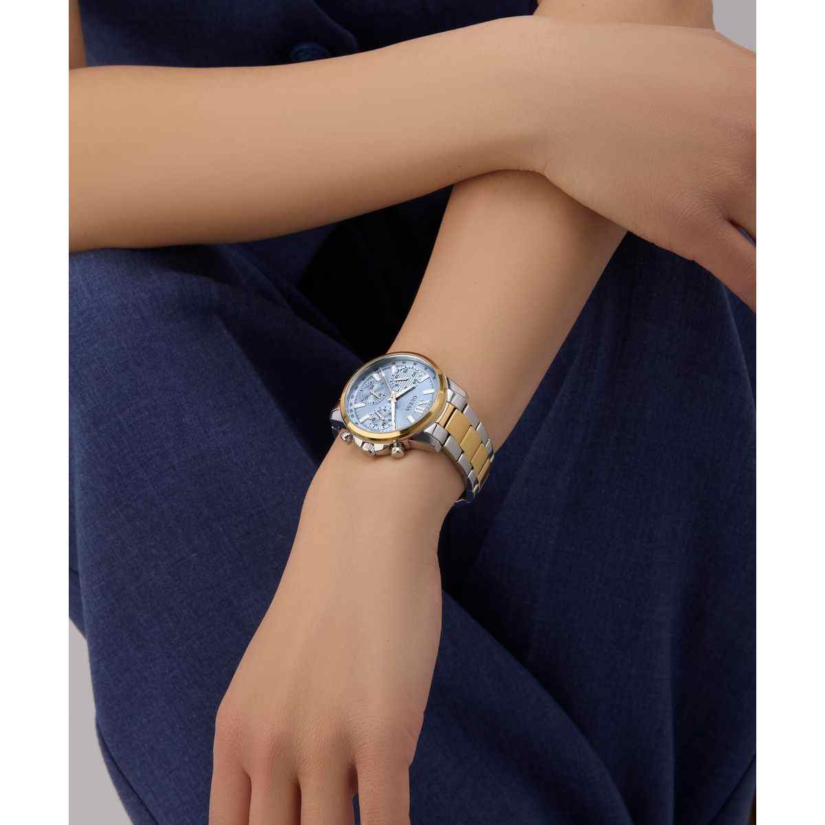 Guess Bailey Blue Dial Two-Tone Stainless Steel Strap Women's Watch GW0933L3 - view 6