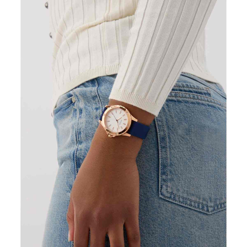 Guess Mist White Dial Blue Silicone Strap Women's Watch GW0949L3 - view 6
